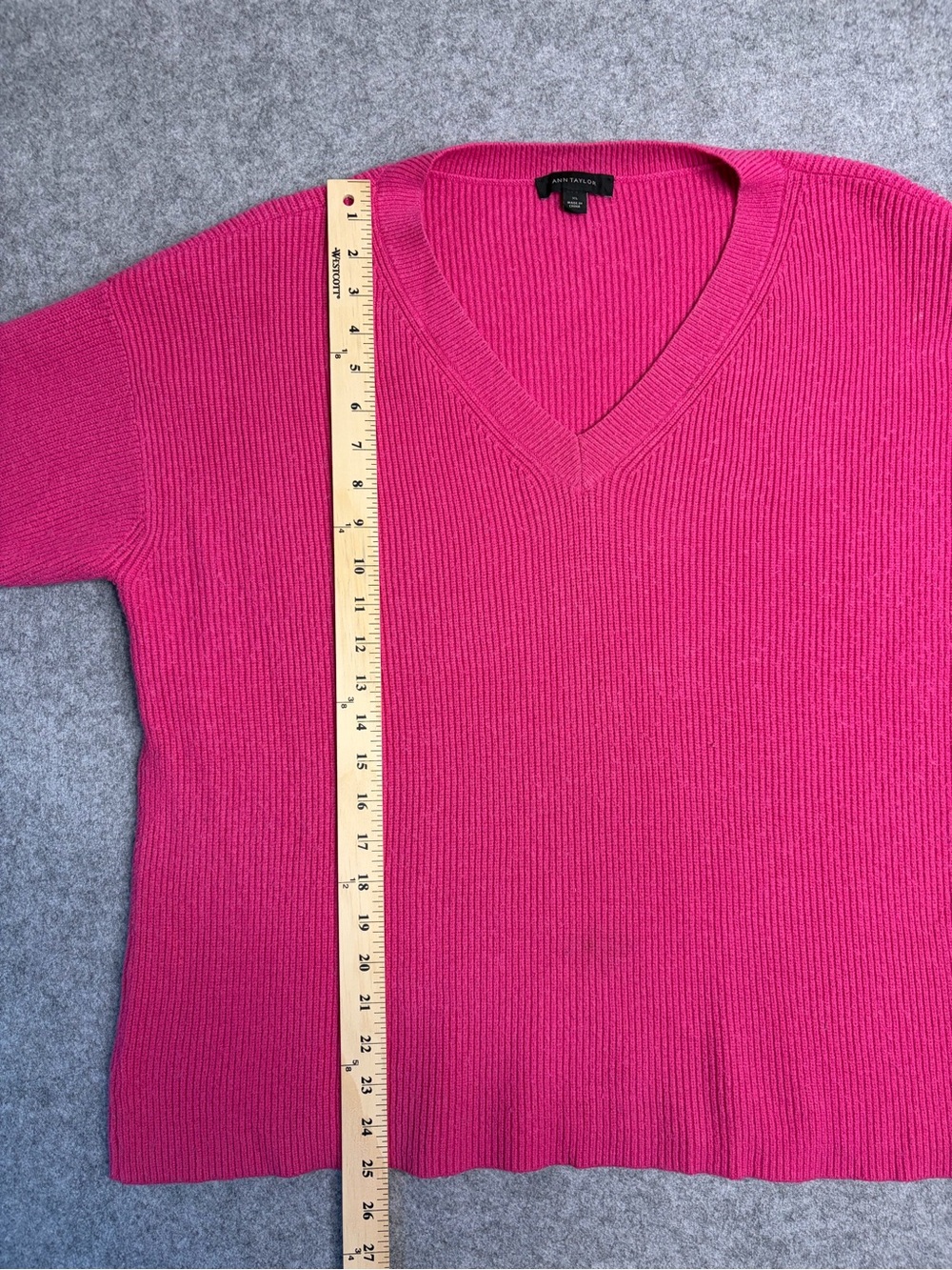 Ann Taylor Hot Pink Fuchsia V-Neck Ribbed Sweater